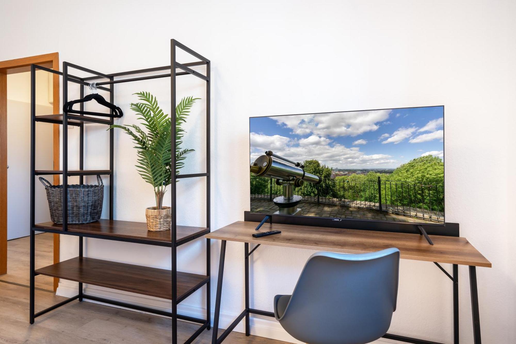 Cityapartment Wagner Mit Netlix Bielefeld Bagian luar foto